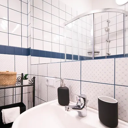 Apartment Free Parking Charlie's - 2sep Room, Ac, Fast Wifi, Tv *